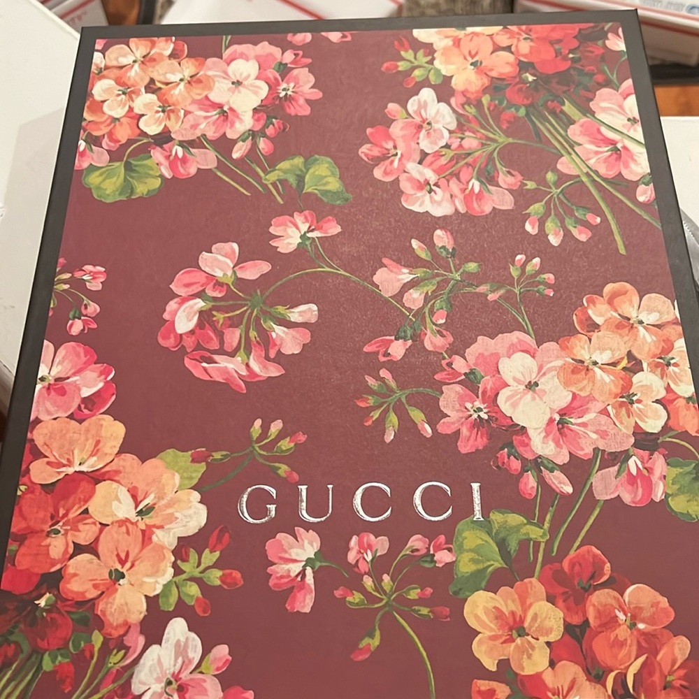 Gucci floral bloom edition scarf